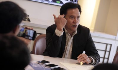 Foto: Ketua Umum Partai Bulan Bintang (PBB) Yusril Ihza Mahendra berpose usai memberikan paparan saat berbincang dengan media di Jakarta, Kamis (12/10/2023). (Sindonews/Isra Triansyah)